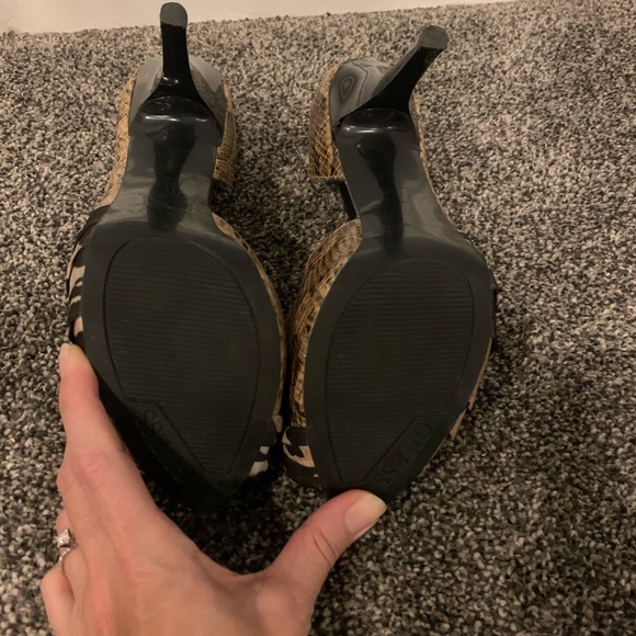 Guess snake skin platform heels sz 8 1/2 - Picture 5 of 5